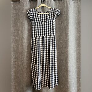 Old Navy white & navy blue gingham v-neck dress w/ ruffled cap sleeves - Medium